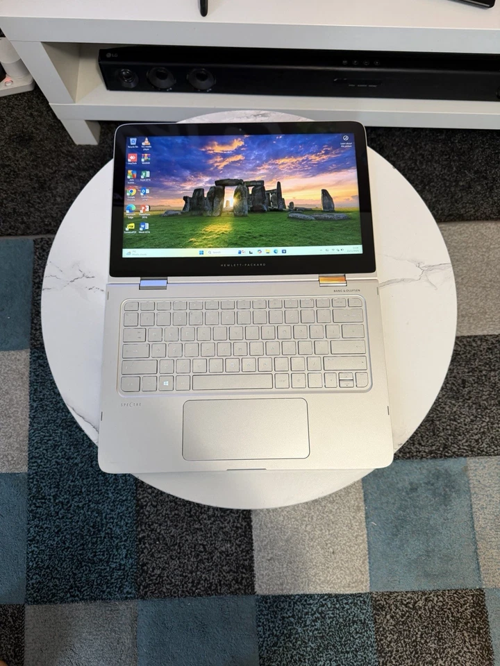 HP SpeCtre X360 Touchscreen, 2in1 Laptop & Tablet, 8gb ram, 256gb, Intel core i5 - Image 3 of 4