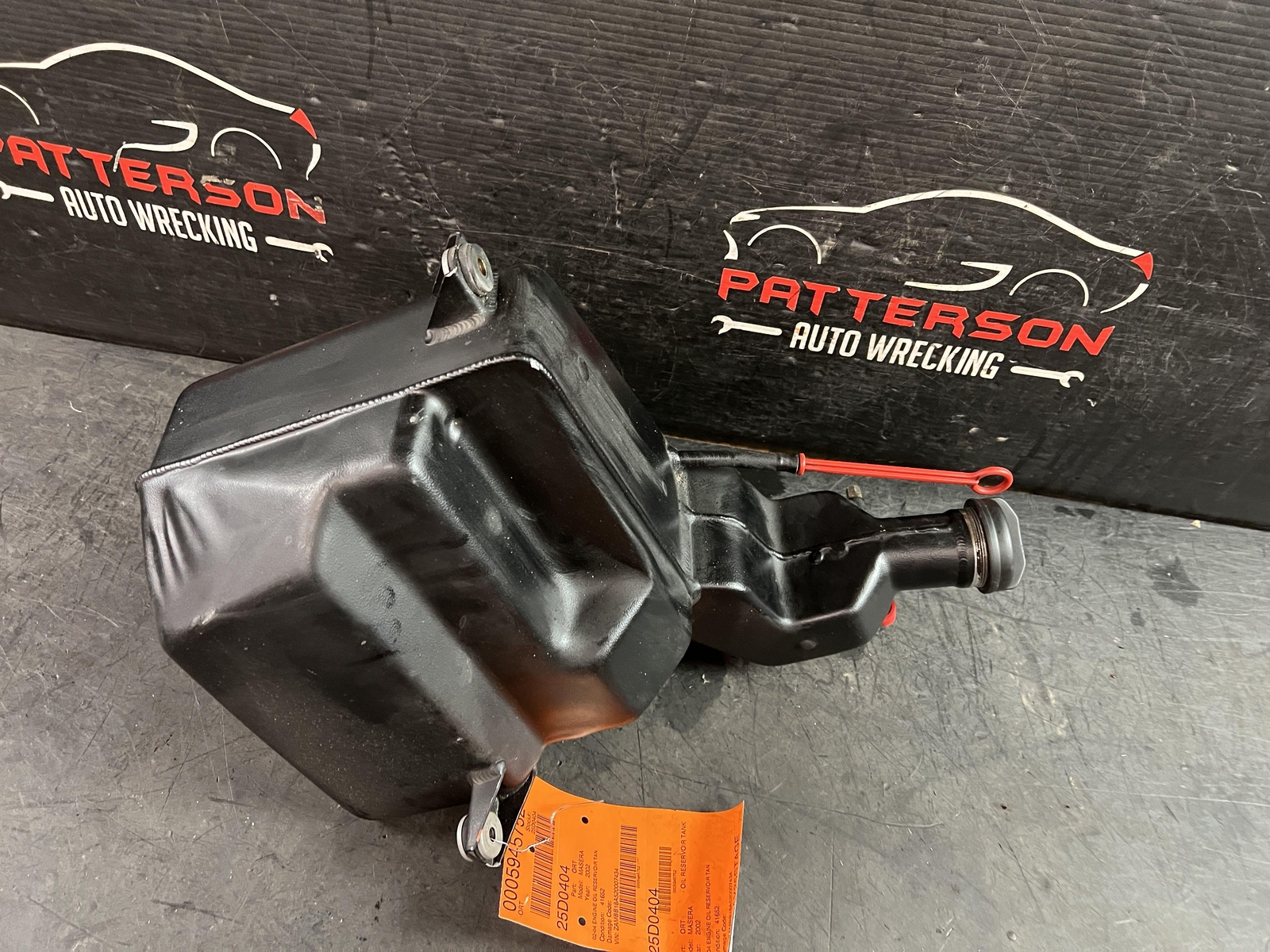 02-04 MASERATI ENGINE OIL RESERVOIR TANK