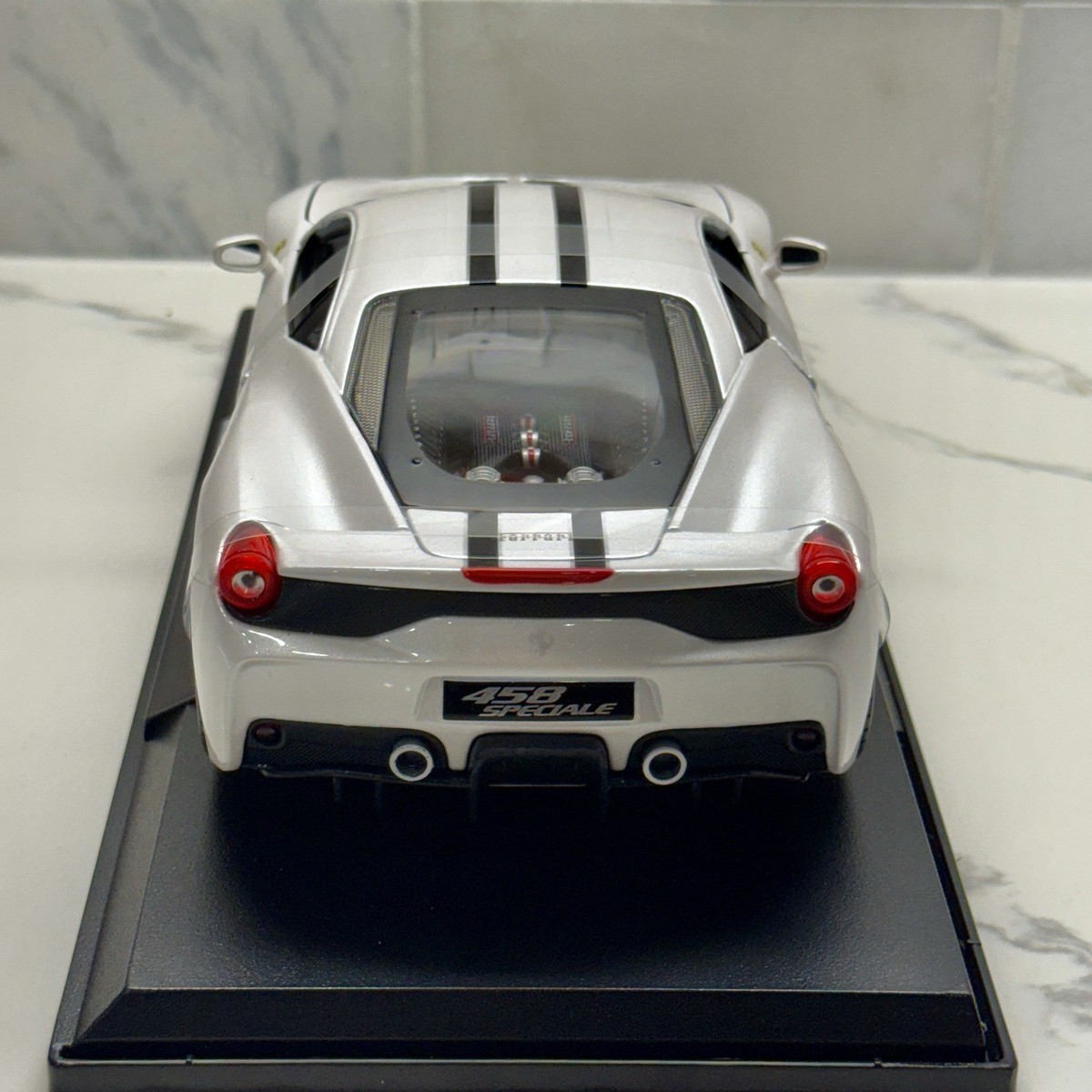 新品 Maisto Ferrari 458 Speciale 希少色 1:18 Maisto 1:18 Scale Ferrari 458 Speciale Diecast Car Special