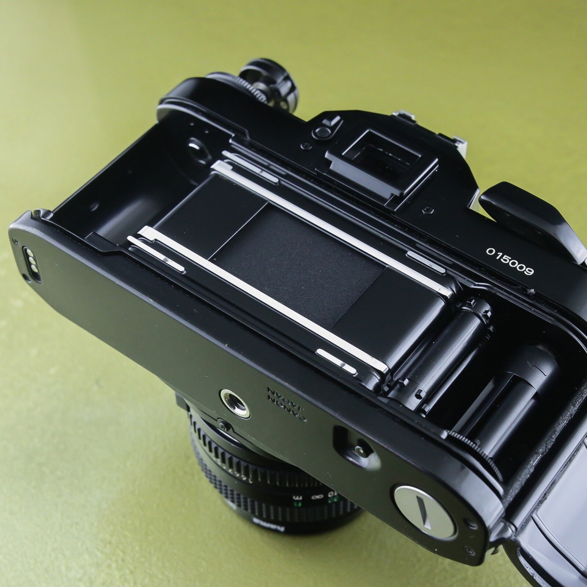 Canon A-1 camera body + 1.8 / 50 FD , A1 black 35 mm SLR
