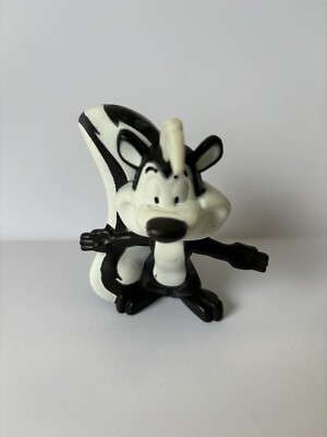 McDonalds 2020 Looney Tunes Duffy Duck  Bucks  Bunny Mc Donalds Toys Toonz Toons