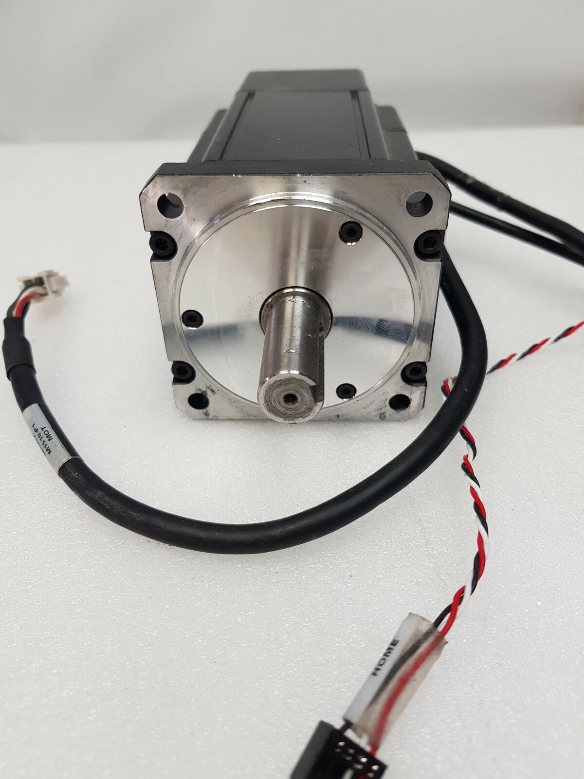 Square flange and shaft of the Emerson XVM-8017-TBNS-D004 servo motor