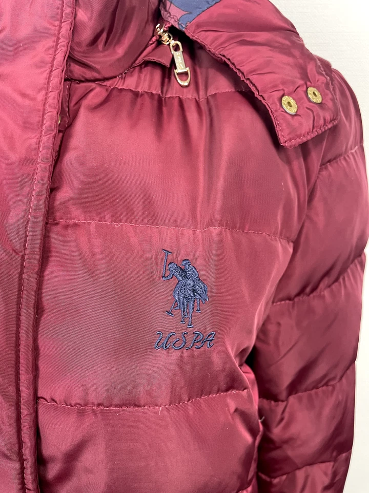 Abrigo Chaqueta Para Mujer U.S. Polo ASSN Borgoña Largo Puffer Cremallera Botón Con Capucha Talla 38 Foto 4 de 4