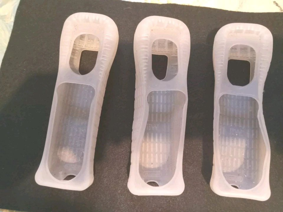 Lot Of 3 Silicone Skin Case Covers For Nintendo Wii Remote Controllers - Image 3 of 4