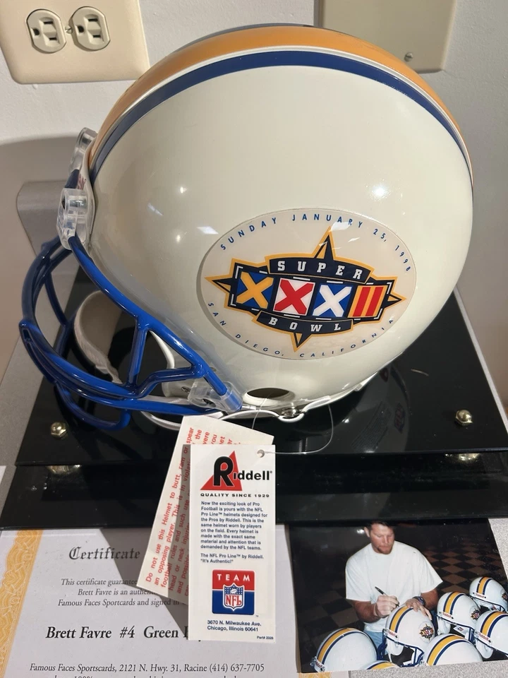 Casco de Super Bowl 32 firmado por Brett Favre con certificado de autenticidad y estuche Foto 3 de 4