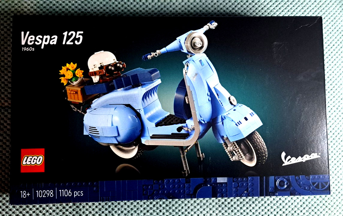 Lego Vespa 125 Building Kit - 18 - Blue - Image 11