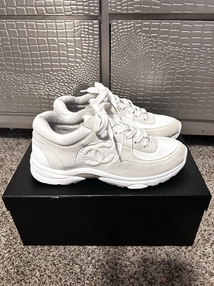 CHANEL ホワイト スニーカー 40 Chanel Low Top Trainer Reflective White Suede (Women's) Size 40 US