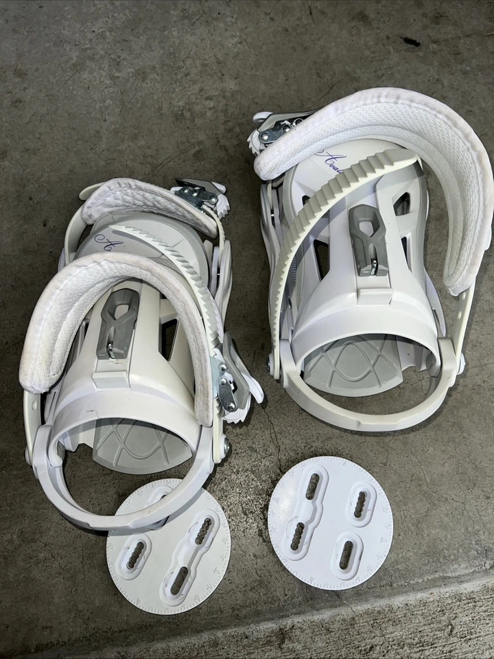 Par de fijaciones blancas de snowboard Avalanche Serenity para mujer pequeñas/medianas sin disco Foto 3 de 4