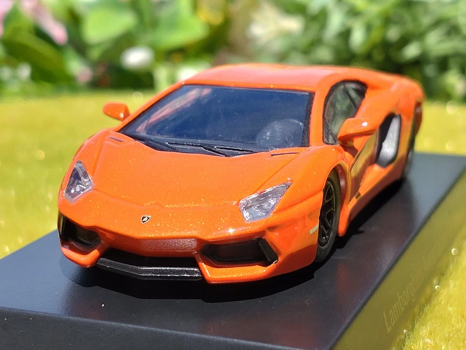 Lamborghini / Aventador LP700-4 / 2011 / 1/64 carro fundido / Kyosho - Imagem 2 de 4