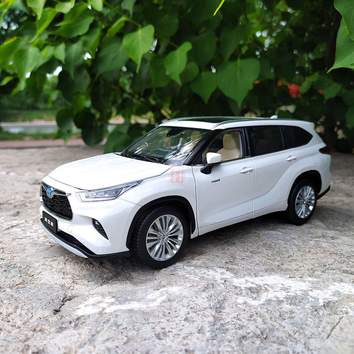 【売り切り御免!】 1/18 2022 diecast color white Highlander Toyota New All 乗用車
