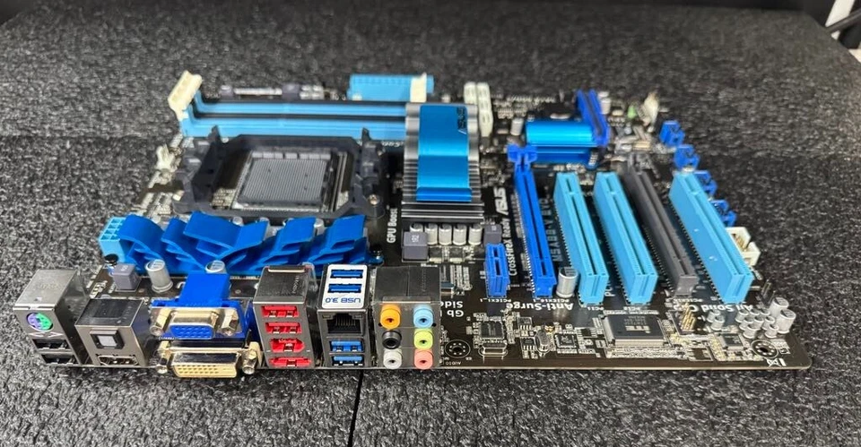 ASUS M5A88-V EVO AMD 880G Socket AM3+ SATA 6Gb/s HDMI ATX Motherboard - Image 4 of 4