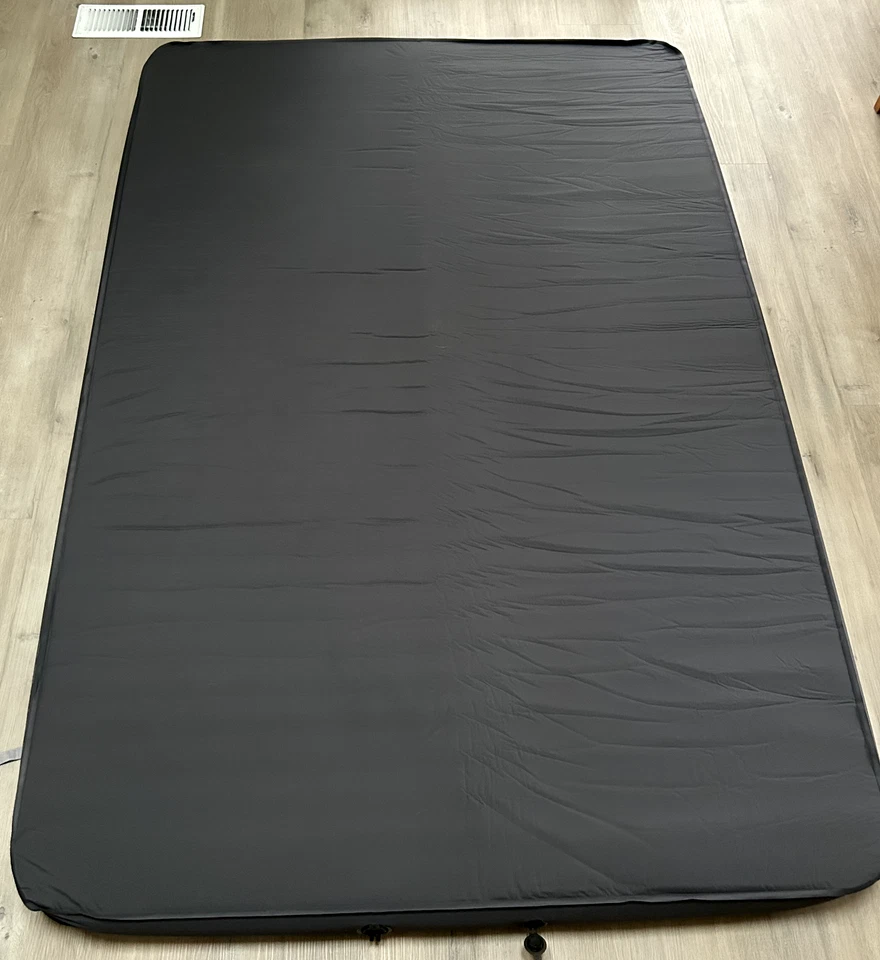 Almohadilla para dormir de espuma autoinflable verde Exped Megamat Duo LW+ Foto 2 de 4