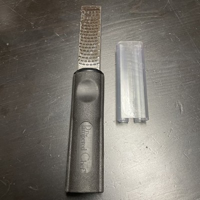 Pampered Chef Microplane Zester Grater #1107 Handheld comes with cover USA made