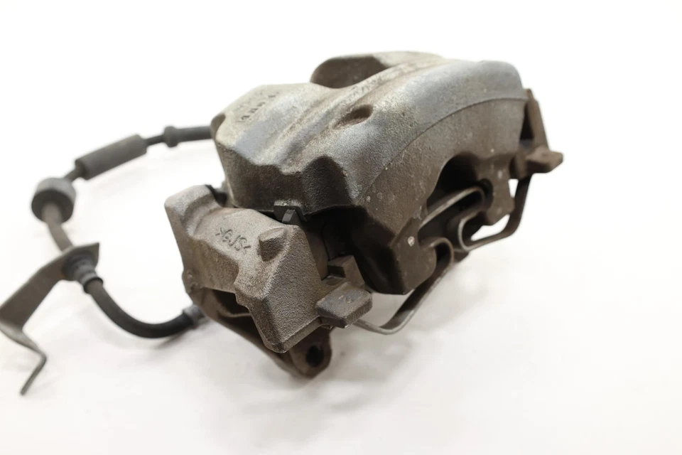 Pinza de freno de disco del lado del pasajero delantero derecho Volvo XC90 2016-2022 OEM 31381549 Foto 4 de 4