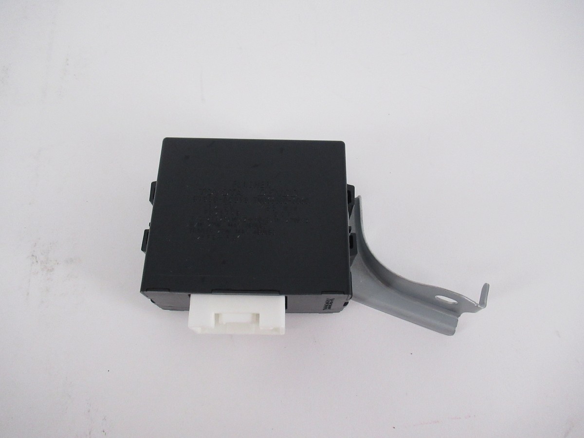 Genuine OEM Toyota 81980-0C010 Turn Signal Flasher 08-17 Sequoia