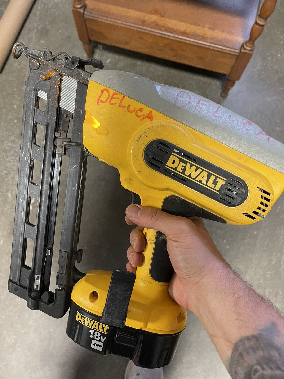 DeWalt DC618 Cordless 18V Finish Nailer 1 1/4" 2 1/2" 16 Gauge w