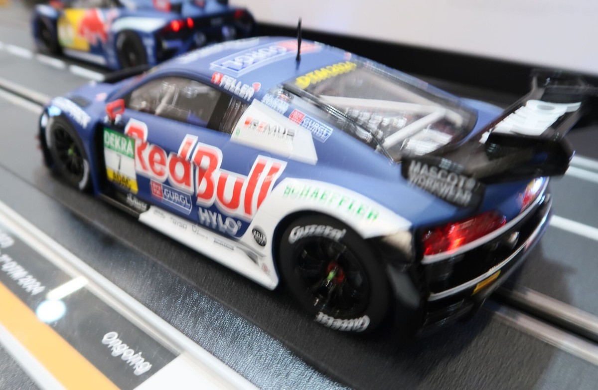 Carrera 23982 Digital 1:24 Audi R8 LMS GT3 Abt Sportsline Red Bull