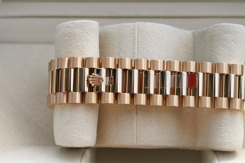 Rolex Day-Date 40mm President 18kt YG Baguette Diamond 228348RBR - Picture 3 of 3