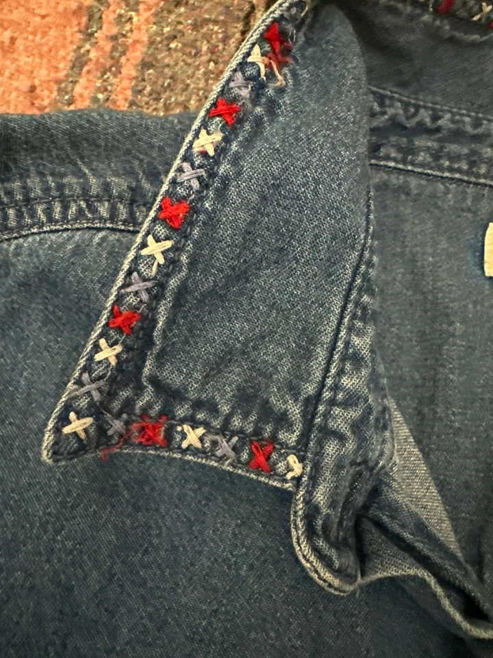 Camisa vaquera boho Bobbie Brooks XL para dama con apliques de gato y cuello bordado Foto 3 de 4