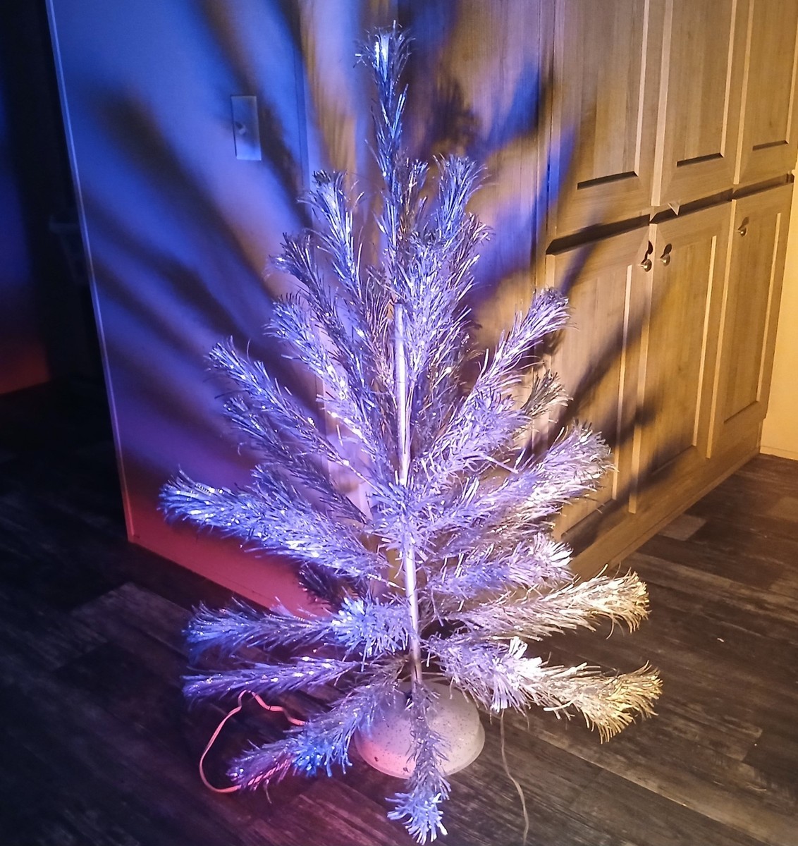 希少　美品　1950-60年代製　PomPomアルミクリスマスツリー　6フィート Vintage Pom Pom Rotating Aluminum Christmas Tree With Color Whirl