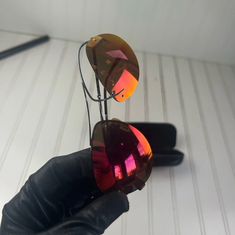 Óculos de sol aviador espelhado Prada Sport linha vermelha com estojo rígido preto, REPARO - Imagem 3 de 4