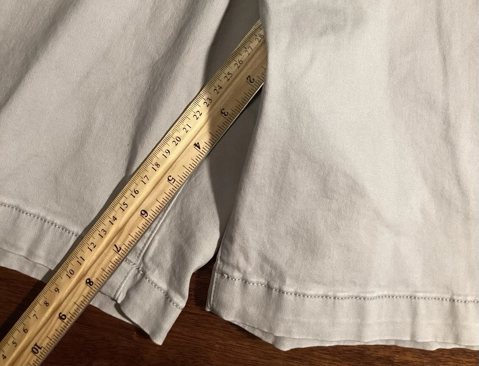 "Corto para hombre Member's Mark Everyday elástico frente plano caqui beige talla 40 8"" entrepierna" Foto 4 de 4