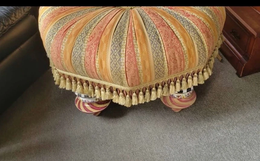 De colección Mackenzie Childs Raro Retirado Asiento Otomano Piernas Detalladas Foto 3 de 4