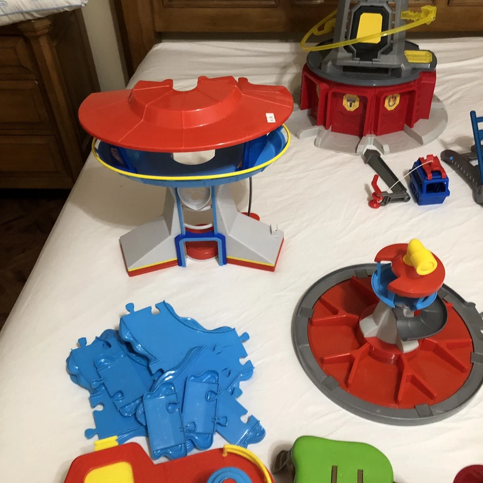Lote de juguetes gigantes de la Patrulla Canina - 6 juegos incompletos - Sin figuras - Solo recogida local Foto 4 de 4