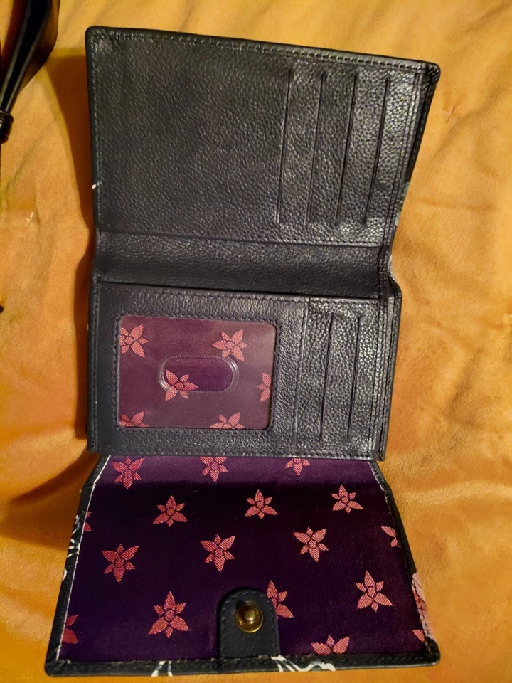 Anuschka tri fold wallet with floral print - Image 3 of 3