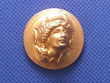 1985 Lady Liberty Pop Out Repousse Half Dollar Coin Gold Color