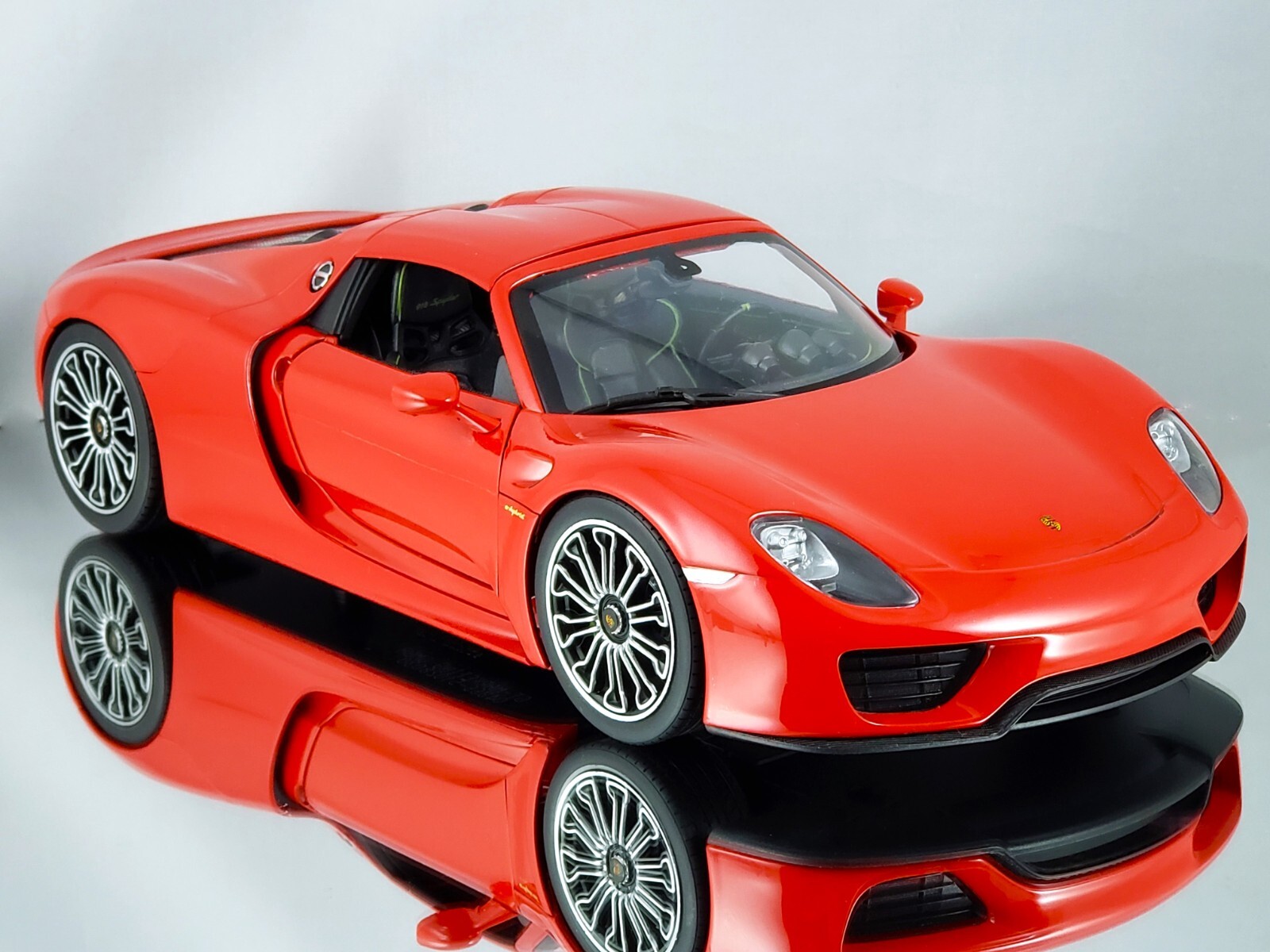Welly Museum Porsche 918 Spyder Red Dealership Edition Diecast Model ...