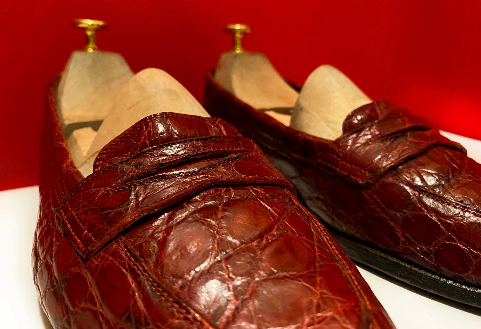 1949, !! MOCASSINS FEMME GUCCI RARES EN CUIR DE CROCODILE CAÏMAN MARQUÉS TAILLE 7 B