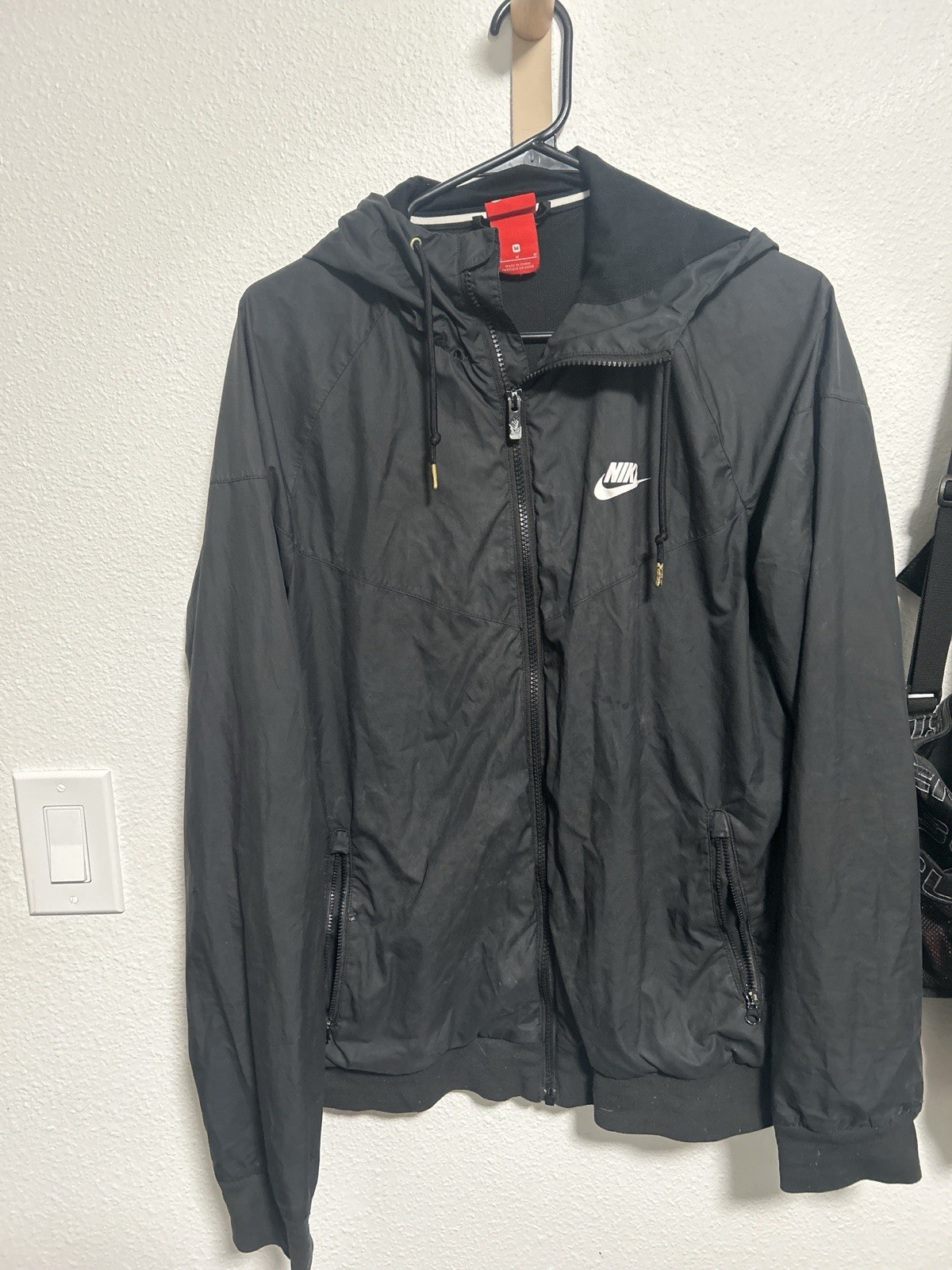 Nike Rain Coat Good for Working Out Or Work Men's Size Medium Black