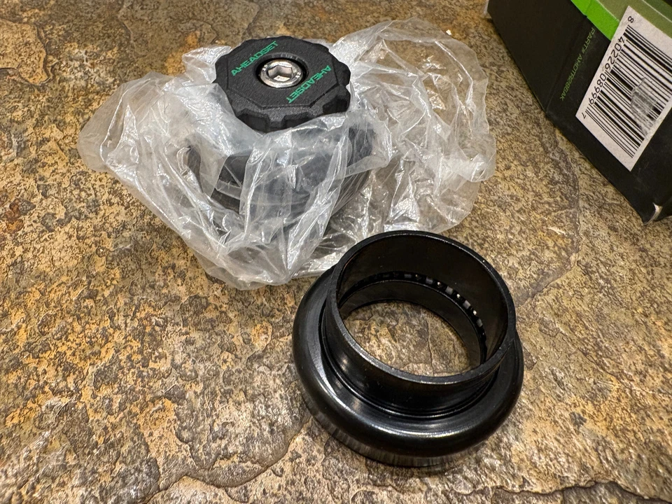 CANE CREEK Aheadset 1/1/8" Traditional VRC Threadless Headset Black NEW! - Image 2 of 4