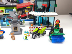 LEGO CITY: Town Square (60026) 100% Complete w/ Box, Instructions