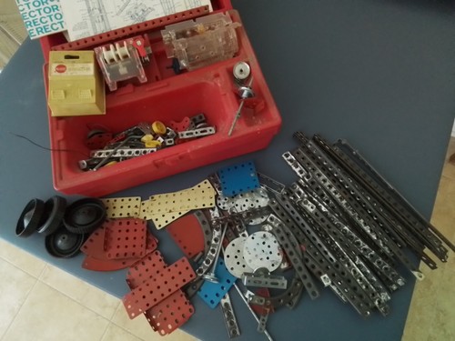 Large Lot Vintage 50's & 60's AC Gilbert ERECTOR SET 'S Construction Pieces. - Picture 16 of 17