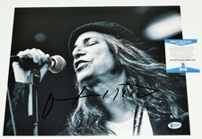 SINGER PATTI SMITH SIGNED 11x14 PHOTO NYC PUNK ROCK HORSES BECKETT COA BAS