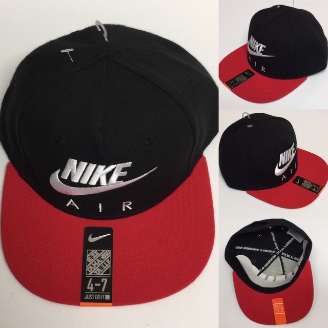 Nike Classic Air Flat Brim Cap Hat Size 47 SNAPBACK Retro Black Red