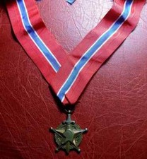 Médaille de COMMANDANT de L'ORDRE RÉPUBLICAIN DU MÉRITE CIVIL ET MILITAIRE à ide