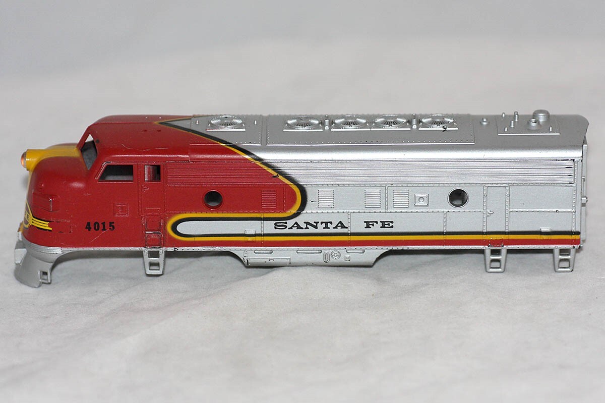 Tyco HO Scale EMD F7 Santa Fe number locomotive shell 4015 Tyco HO Scale EMD F7 Santa Fe number locomotive shell 4015