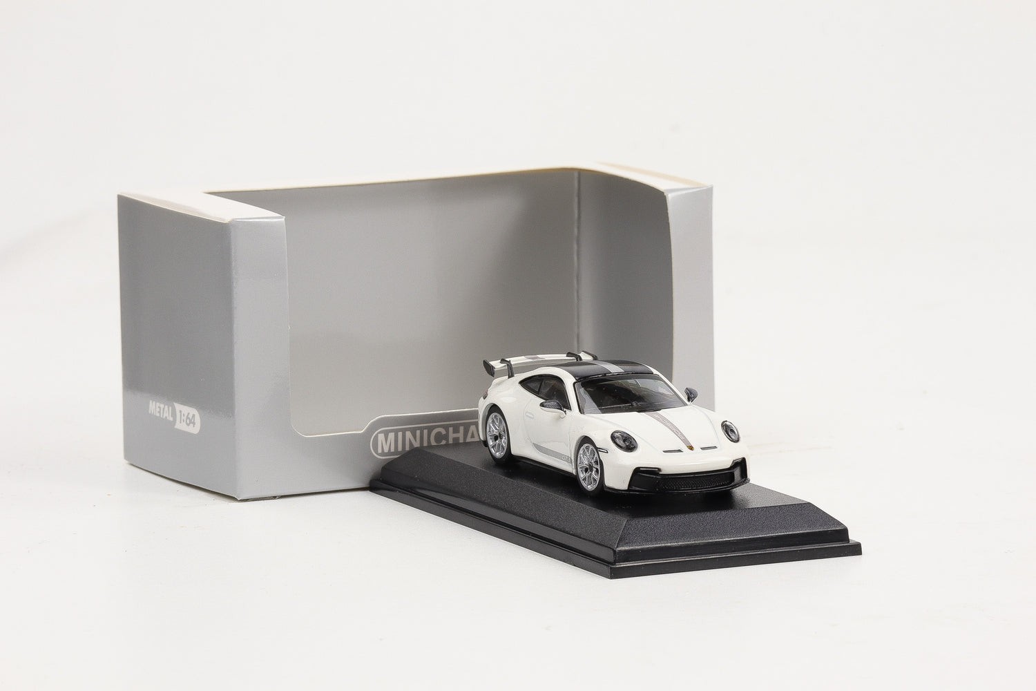 1:64 Minichamps Porsche 911 992 GT3 2021 Carrera White Metallic Diecast