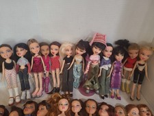 Vintage BRATZ Doll Big Lot Of 27 Dolls 23 Girl Dolls and 4 Boy Doll MGA 2001.