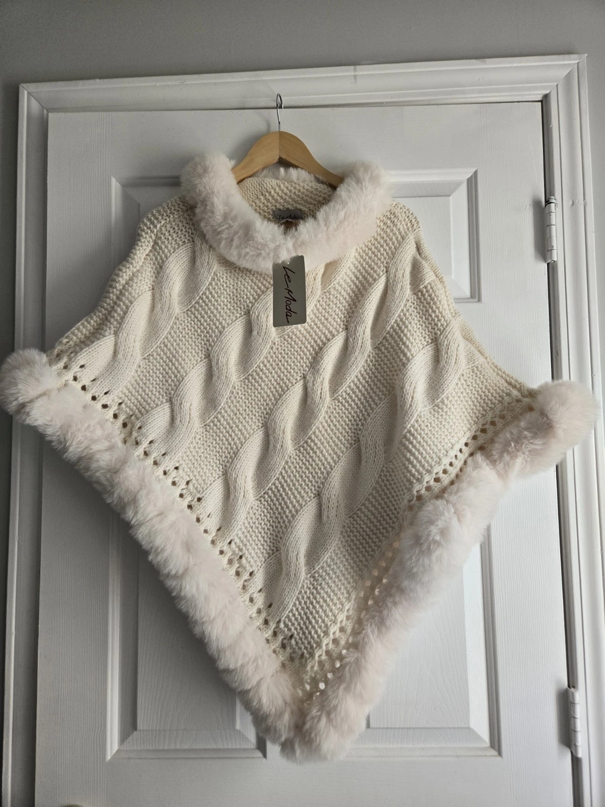 LA MODA One Size Ivory Faux Fur Trim Pullover Cable Knit Cape Poncho Sweater