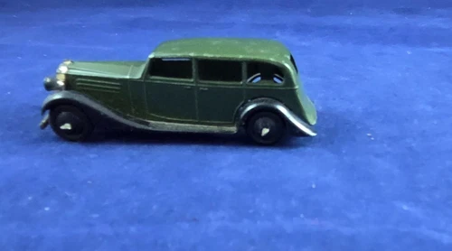 VTG DINKY TOYS MECCANO 4 DR SEDAN   MADE IN UK Green