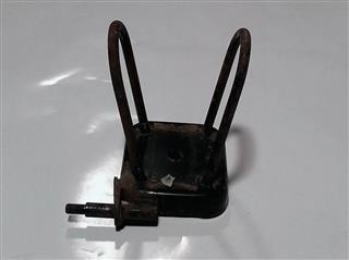 SOPORTE BALLESTA TRASERA DERECHA Nissan Pickup (D22)(02.1998->) - Bild 1 von 1