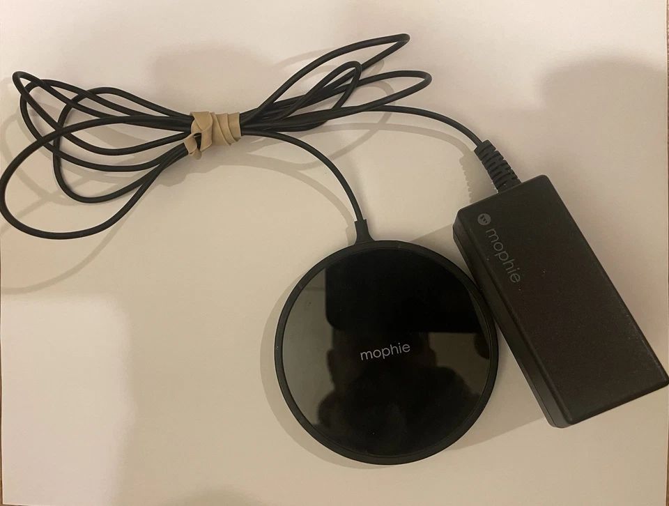 mophie Wireless Charge Pad - Apple Optimized 7.5W Qi Wireless for AirPods iPhone - Image 4 of 4