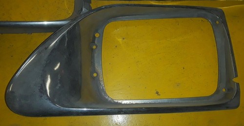 International Headlamp BEZEL Driver Side 20-5364H4 / 61A-1709-0075 LOT OF 3 - Picture 4 of 8