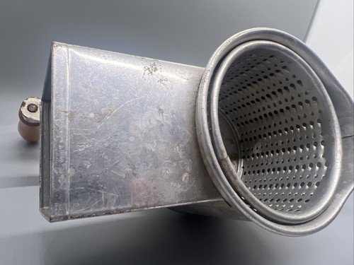 Vintage White Kitchen grater Grinder, Germany, 830 in Great Working Condition - Picture 6 of 8