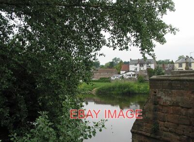 PHOTO  THE WHITE LION INN FROM WILTON BRIDGE THE DATE ON THE SECOND STOREY OF TH