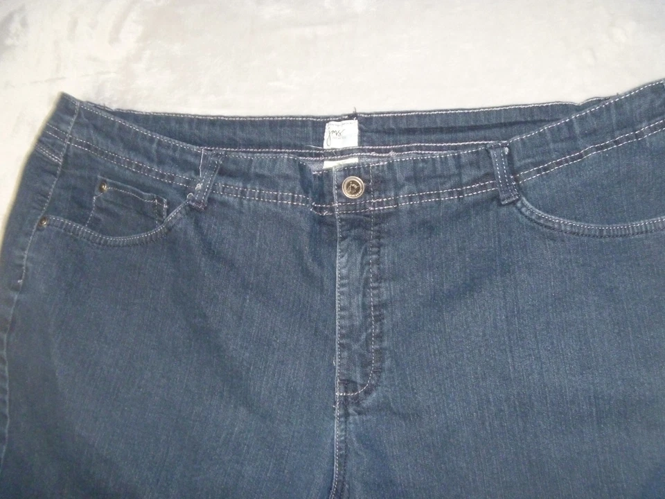 Bermuda jeans feminina JUST MY SIZE JMS plus size 26W jeans escura borboleta - Imagem 3 de 4